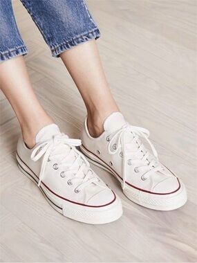 Converse Chuck Taylor All Star Low-top Sneaker in White Women’s Size 6